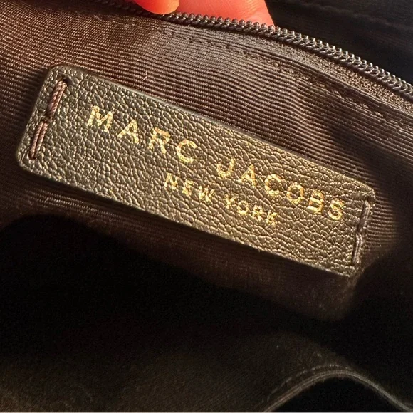 Marc Jacobs Black and Gold Bag Tag - Picture 6 of 7